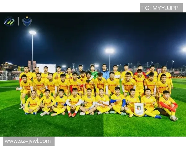 中老年足球明星齐聚一堂合照展现风采与友谊的珍贵瞬间