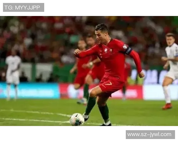 足球巨星C罗与父亲的感人故事揭示了亲情与奋斗的力量